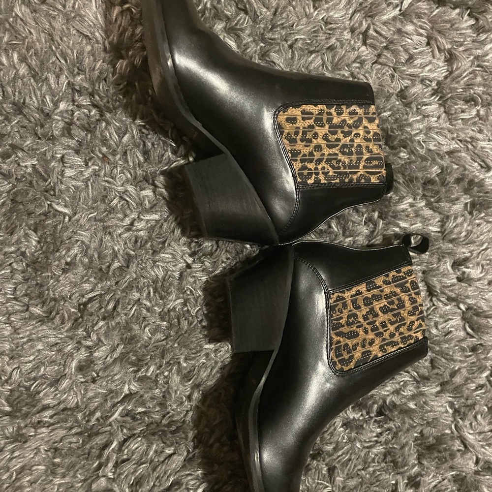Very Volatile boots